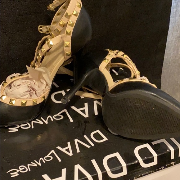 Black and beige with studs high heels - Picture 2 of 2